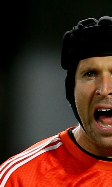 Chelsea agree deal to sell goalkeeper Petr Cech to London rivals Arsenal